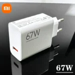 Détail du chargeur Xiaomi 67W original avec port USB haute performance et marquage officiel.