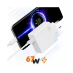 Chargeur Xiaomi 67W en action, écran affichant 100% de charge ultra rapide Mi Turbo Charge.
