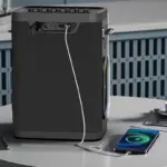 Système audio portable professionnel de 300W RMS avec Bluetooth 5.3, deux microphones sans fil UHF, batterie 30 000 mAh offrant 20 heures d'autonomie,