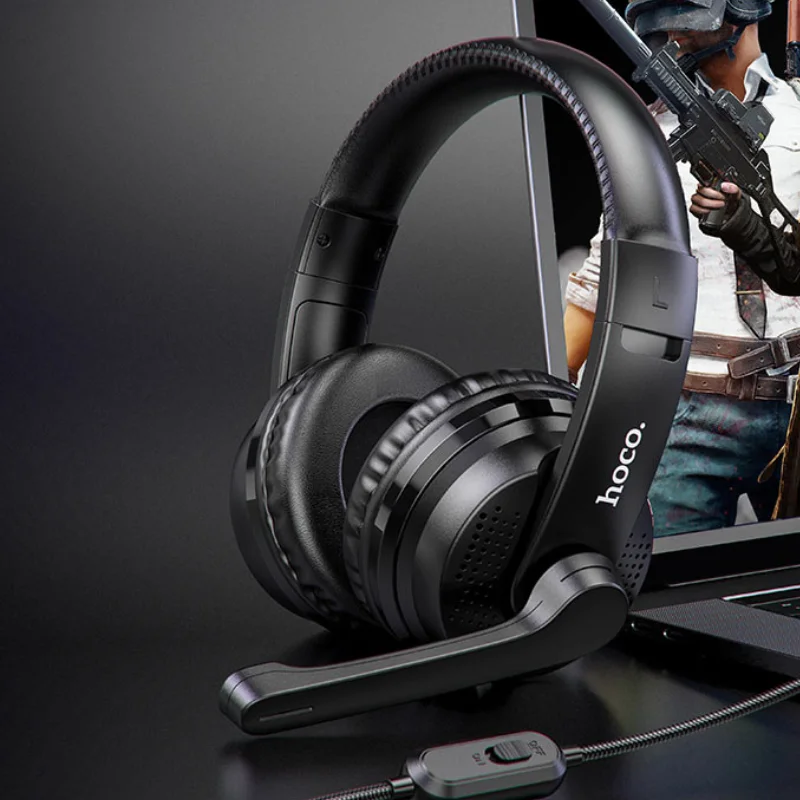 Casque gaming HOCO W103 installé sur bureau gamer